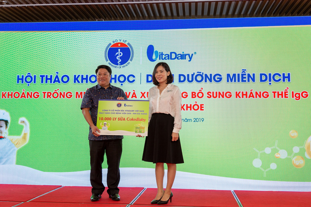 VitaDairy trao tặng 10.000 ly sữa ColosBaby cho Bệnh viện sản Đà Nẵng