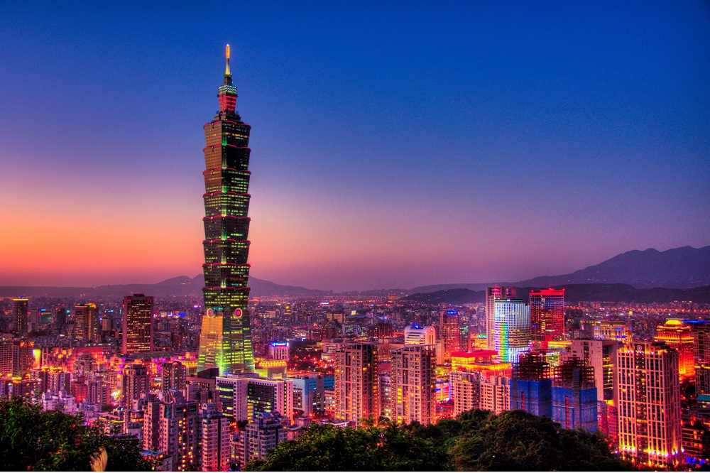 Ngoài tham quan Taipei 101 du khách có thể dạo bộ tại các khu chợ đêm tại Đài Bắc