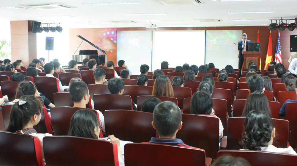 Sinh viên được tài trợ 100% học phí chương trình tiếng Anh và tin học quốc tế kéo dài trong 6 học kỳ