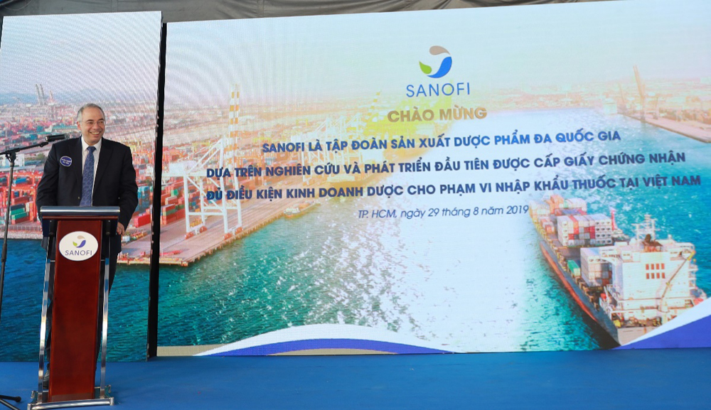 Đại diện Sanofi, ông Haissam Chraiteh - Tổng giám đốc Sanofi Đông Dương khẳng định cam kết của Sanofi trong việc thực hiện hiệu quả công tác nhập khẩu dược phẩm trực tiếp, một bước tiến quan trọng trong lộ trình đồng hành với sức khỏe người Việt của Sanofi trong suốt 50 năm có mặt tại Việt Nam