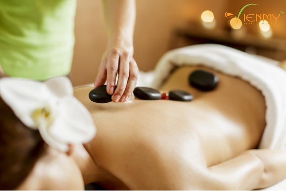 Học viện VSE thiết lập khóa học nhằm hỗ trợ các spa - thẩm mỹ viện xây dựng thành công dịch vụ massage đá nóng kết hợp gừng tươi