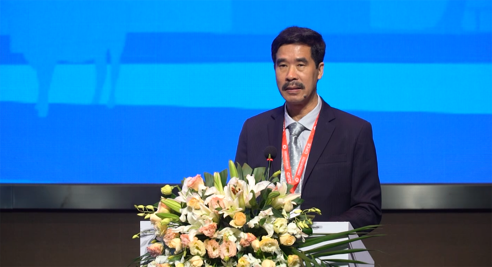 Ông Nguyễn Quốc Khánh - Giám đốc điều hành R&D Vinamilk đại diện chia sẻ các thông tin của công ty đến hơn 150 đối tác Trung Quốc