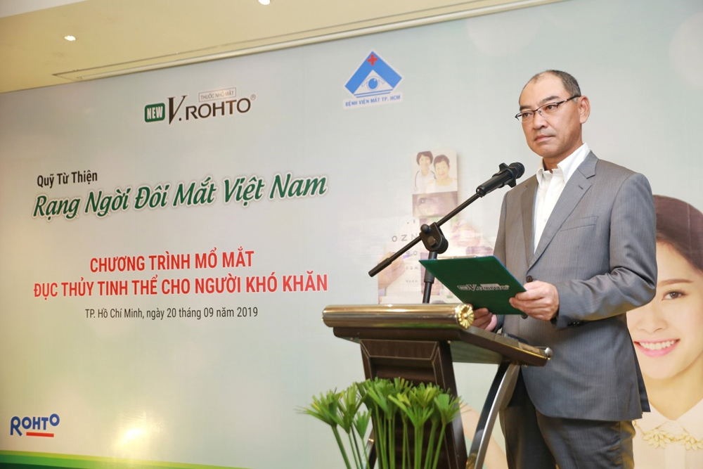 Ông Hirofumi Shiramatsu - đại diện Công ty Rohto-Mentholatum Việt Nam tại Lễ ra mắt Quỹ từ thiện V.Rohto - Rạng ngời đôi mắt Việt Nam