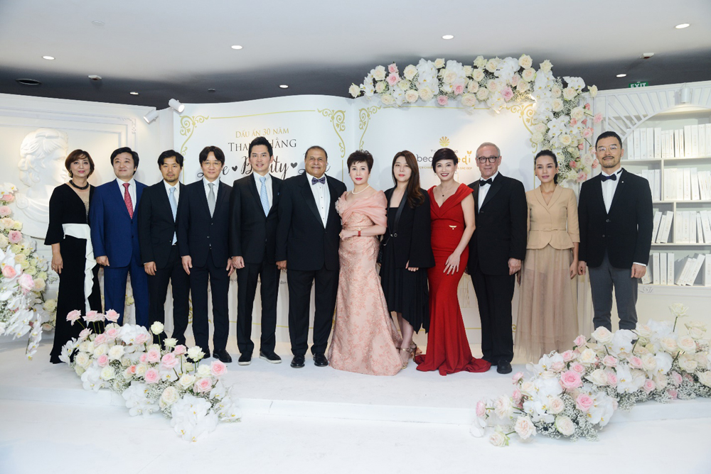 Đội ngũ bác sĩ đã đồng hành cùng doanh nhân Đặng Thanh Hằng và Thanh Hằng Beauty Medi suốt 1 thập kỷ qua