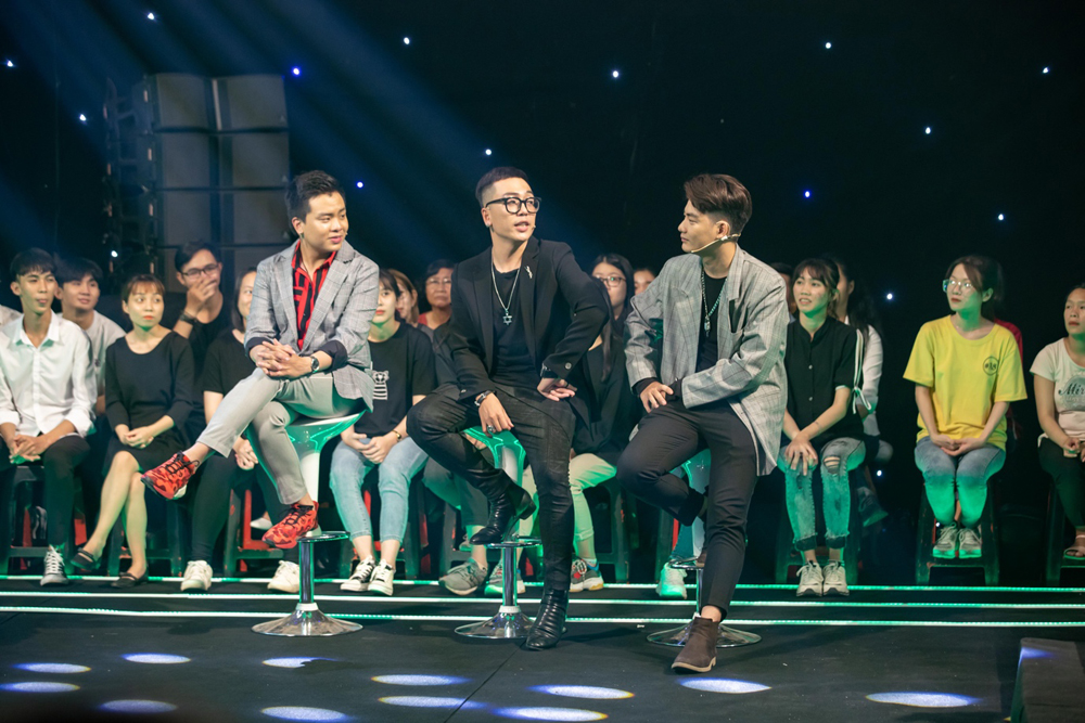 Đồng hành cùng các thí sinh và HLV trong thử thách lần này có 3 vị cố vấn âm nhạc gồm Hứa Kim Tuyền, Nguyễn Hoàng Duy, Addy Trần