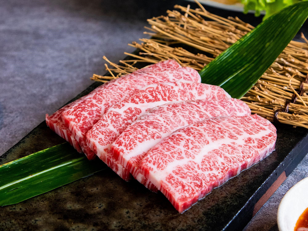 Mùi vị độc đáo của thịt bò Nhật tan ra trên đầu lưỡi! Hương vị tuyệt vời, chất béo mềm và vừa phải