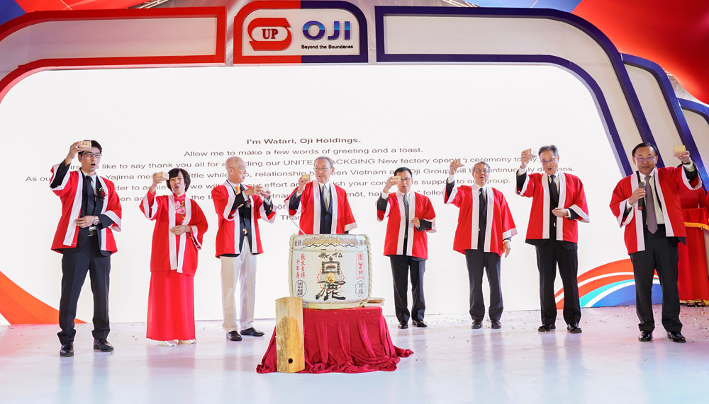  Lãnh đạo Tập đoàn OJI cùng các vị khách quý thực hiện nghi thức khai trương theo truyền thống Nhật Bản