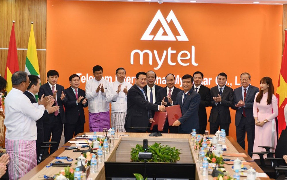 Hình ảnh lãnh đạo 2 tập đoàn tại Lễ ký kết hợp tác toàn diện của HDBank - Viettel Global với cam kết tài trợ cho dự án viễn thông Mytel tại Myanmar