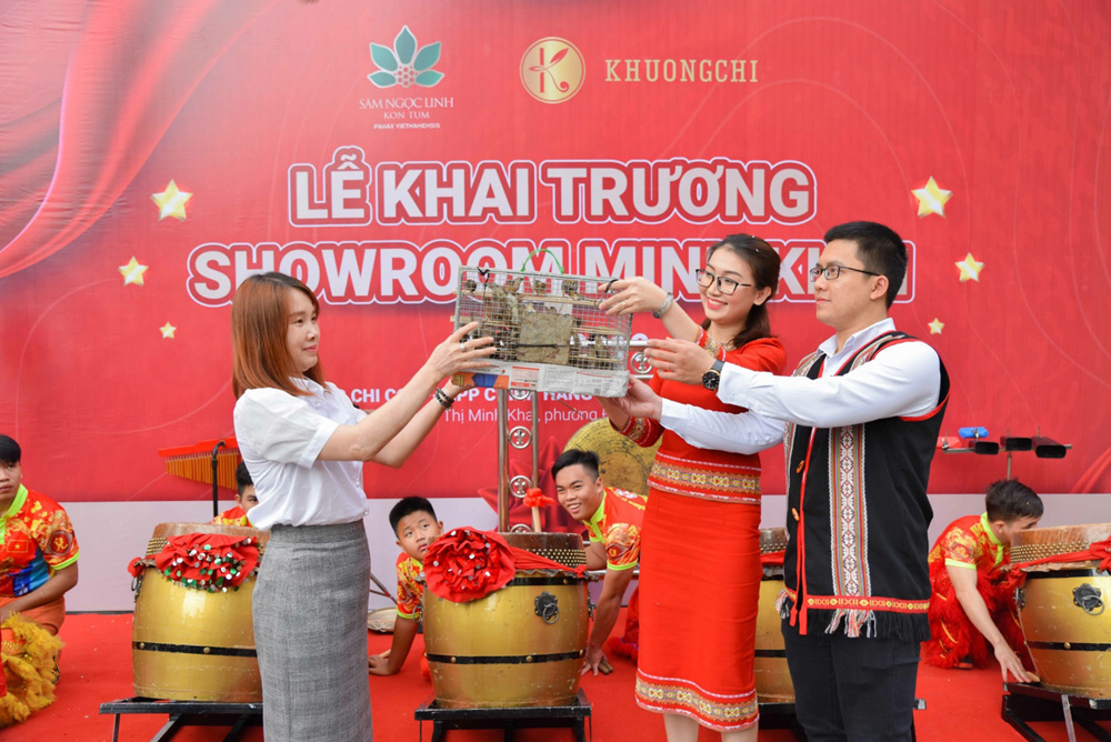  Ban lãnh đạo Nhà phân phối Khương Chi tưng bừng khai trương showroom Sâm Ngọc Linh Kon Tum tại TP.HCM