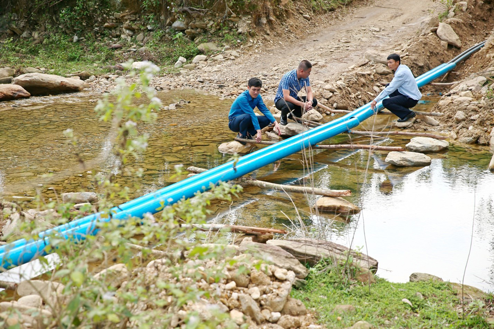 Đường ống nước thô được lắp đặt mới, đảm bảo nguồn nước ổn định về với bà con kể cả trong mùa lũ