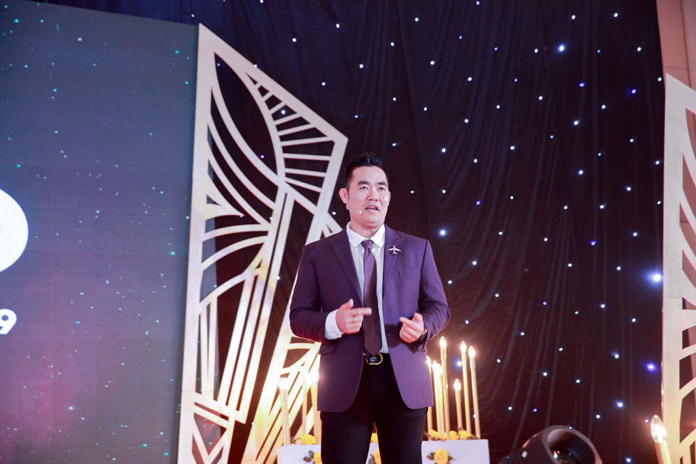 Ông Phan Trà, Chủ tịch Hội đồng quản trị Công ty du lịch Tugo phát biểu tại Year end Party