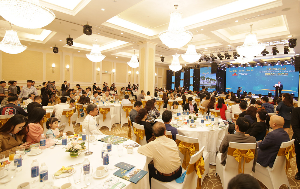 Hơn 200 khách hàng tham dự cho thấy sự quan tâm đặc biệt dành cho Dream Homes và thị trường bất động sản Quảng Bình 
