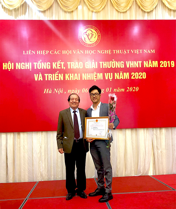 Giảng viên Nguyễn Tiến Việt nhận giải C