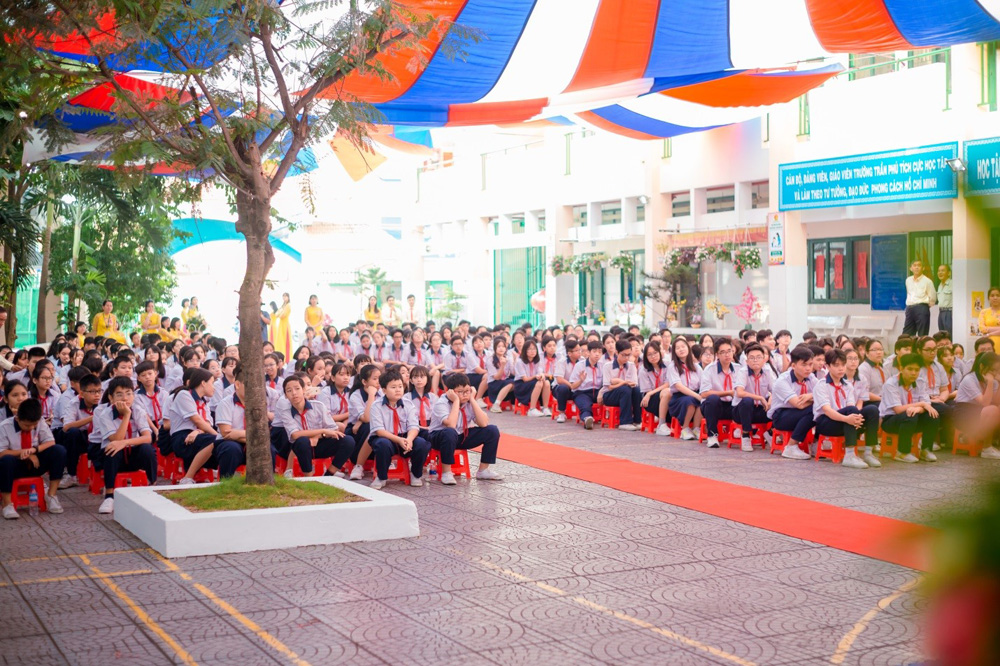 Học sinh Trường THCS Trần Phú tham dự buổi lễ