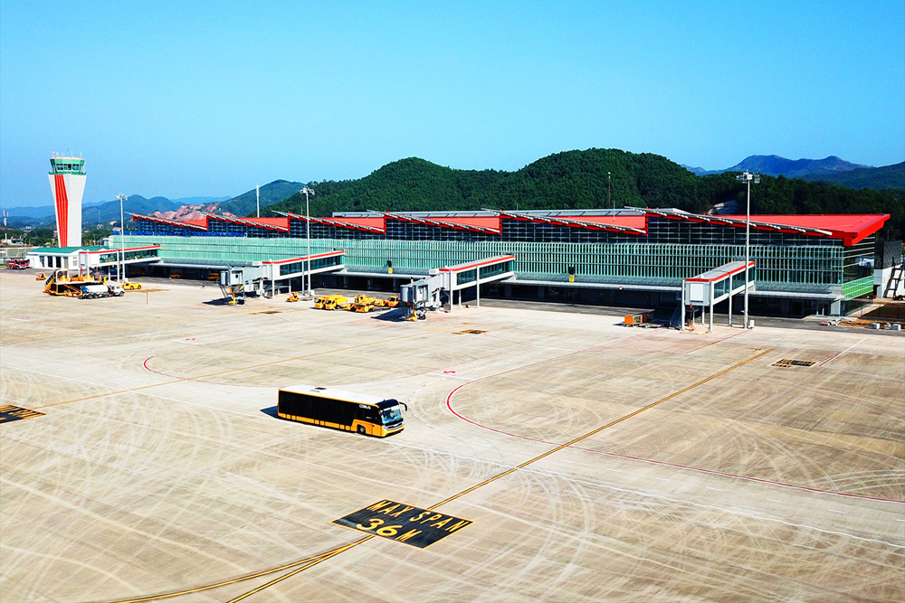 Cảng hàng không quốc tế Vân Đồn được đầu tư hơn 8.000 tỉ đồng thuộc loại hiện đại trong khu vực châu Á