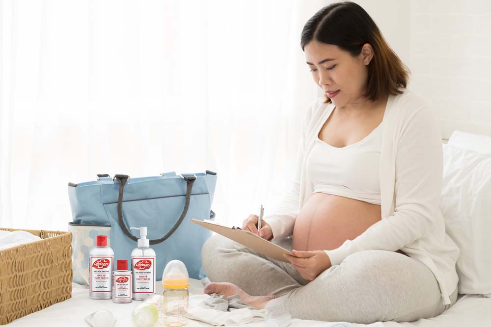 Mẹ cần trang bị gel rửa tay khô Lifebuoy để bảo vệ sức khỏe mẹ và bé trong những ngày thai kỳ