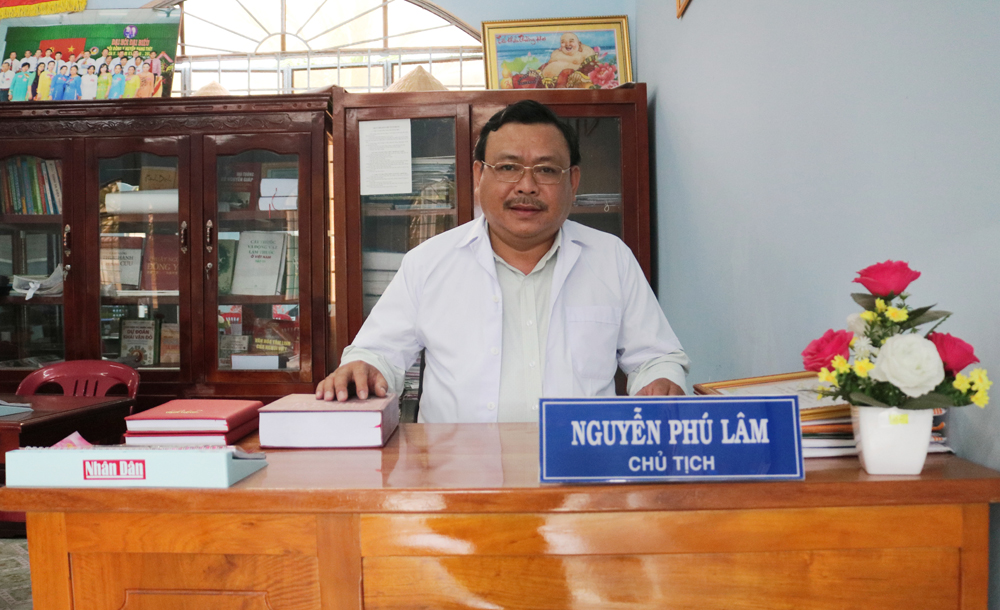 Bác sĩ, lương y Nguyễn Phú Lâm - Chủ tịch Hội Đông y huyện Mang Thít, tỉnh Vĩnh Long