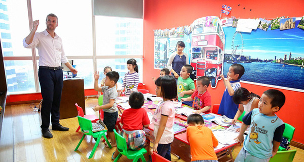 Khung cảnh một lớp học tiếng Anh cho trẻ em