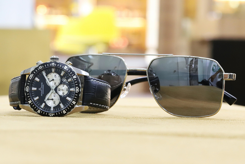 Combo đồng hồ và kính mắt được khách hàng yêu thích tại Đăng Quang Watch 