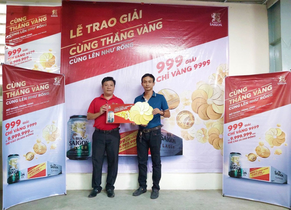 Anh Đào Duy Thanh (An Giang) nhận giải thưởng 1 chỉ vàng tại Bia Saigon