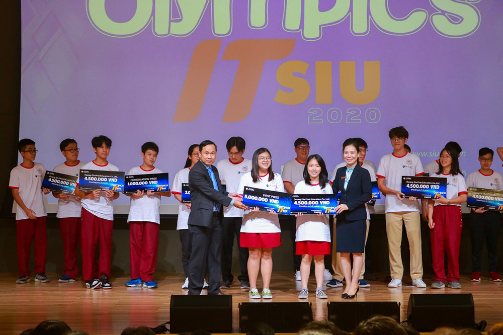 Học sinh Asian School giành giải nhất khối C với sản phẩm phần mềm “Trang web hướng dẫn du lịch ở Việt Nam” được Hội đồng giám khảo là đại diện các doanh nghiệp đánh giá cao