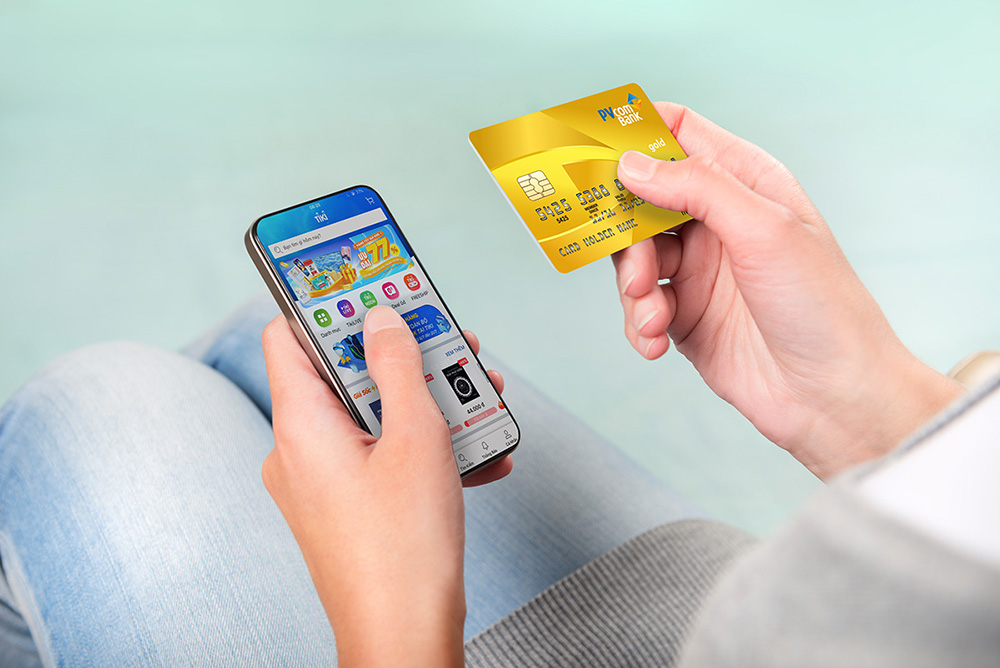 Thẻ tín dụng tích hợp với app thanh toán trên điện thoại mang lại nhiều tiện ích cho khách hàng