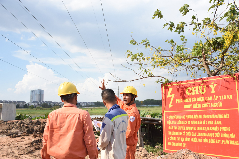 Tuyên truyền cho các tổ chức, người dân đảm bảo các biện pháp an toàn hành lang lưới điện cao áp