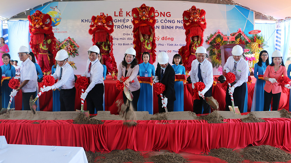 Lễ khởi công khu nuôi cá tra công nghệ cao của Công ty Nam Việt Bình Phú tại H.Châu Phú, An Giang