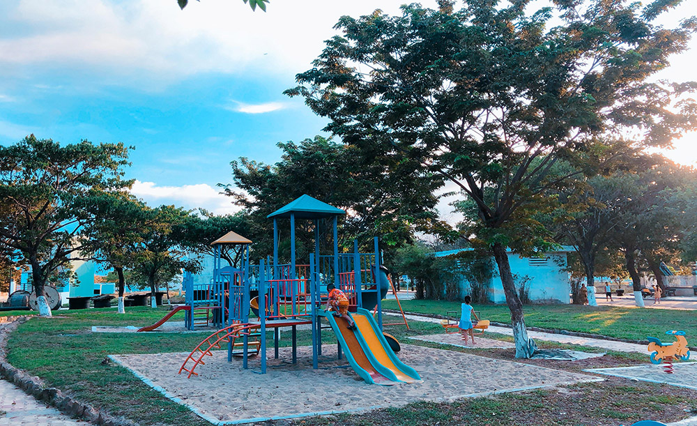 Công viên, khu vui chơi trẻ em giữa khu dân cư Golden Hills