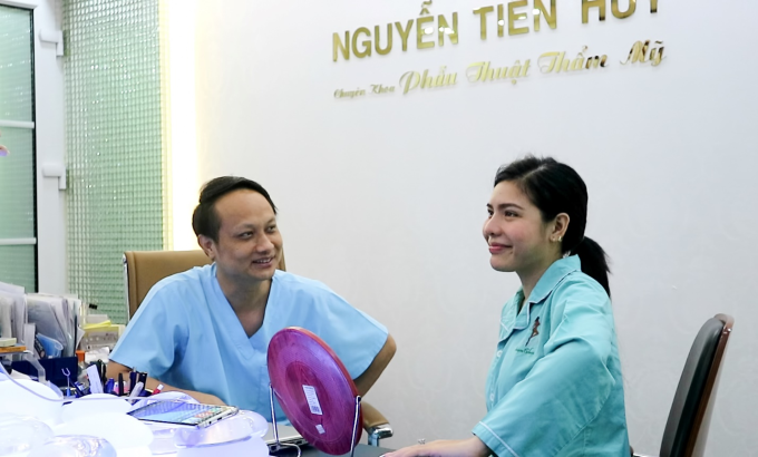 Trang Dolly được thạc sĩ - bác sĩ Nguyễn Tiến Huy thăm khám, tư vấn giải cứu chiếc mũi hỏng