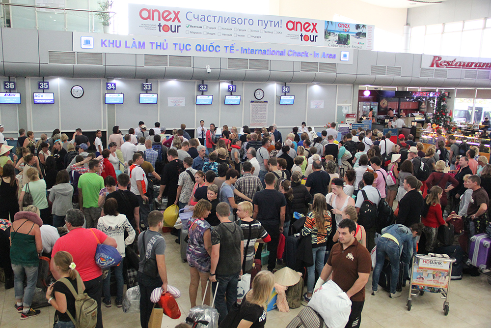Khách quốc tế làm thủ tục tại sân bay quốc tế Cam Ranh khi chưa có dịch Covid-19 