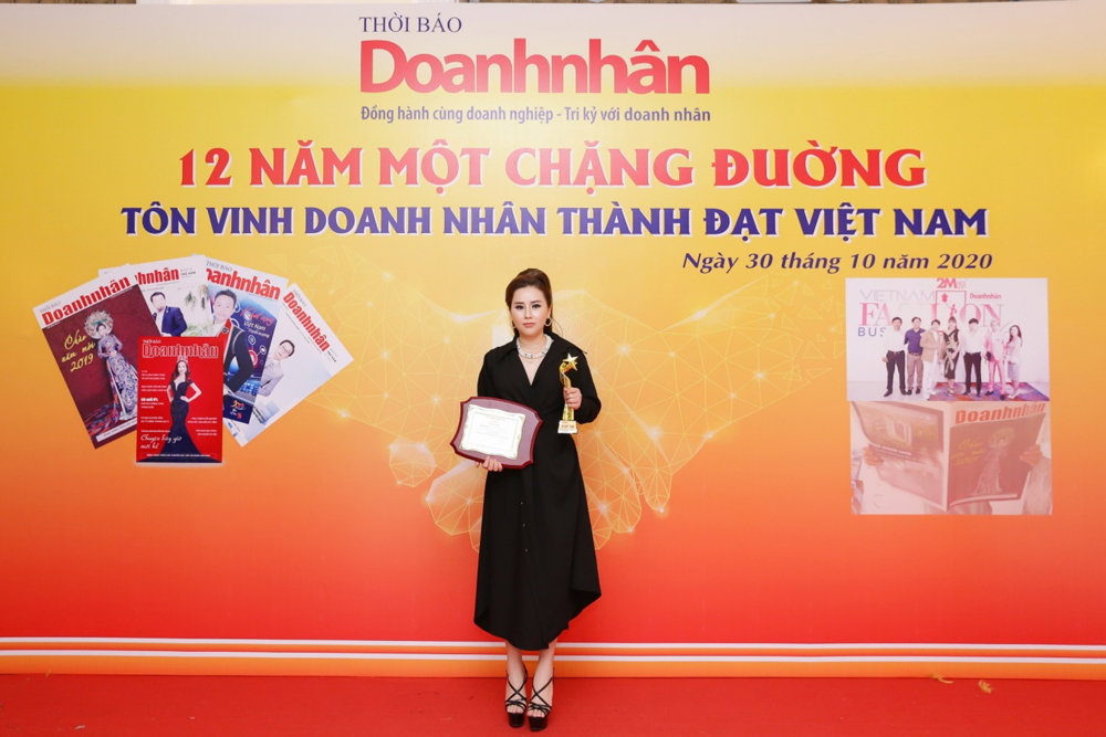 Hoa hậu Thảo Nguyên vinh dự lọt vào Top 20 Doanh nhân thành đạt Việt Nam