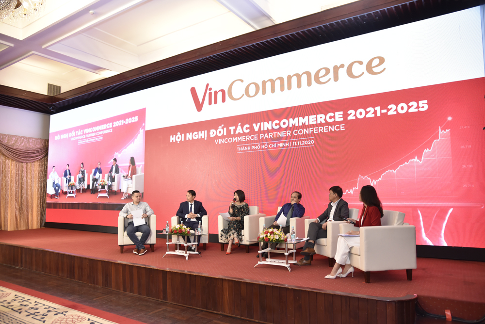 Ban Lãnh Đạo VinCommerce tham gia buổi tọa đàm