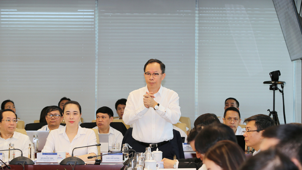  Ông Nguyễn Xuân Nam - Phó tổng giám đốc Tập đoàn Điện lực Việt Nam (EVN) phát biểu tại buổi họp