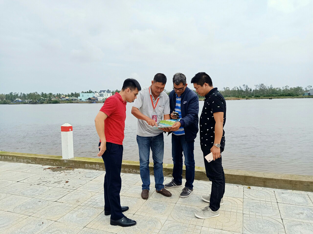 Khách hàng tham quan Chu Lai Riverside để trải nghiệm vị trí đắc địa trong lộ trình phát triển đô thị phụ cận Khu kinh tế mở Chu Lai, kết nối đường ven biển, các dự án KCN quy mô, sân bay Chu Lai tạo cơ hội tăng giá bất động sản