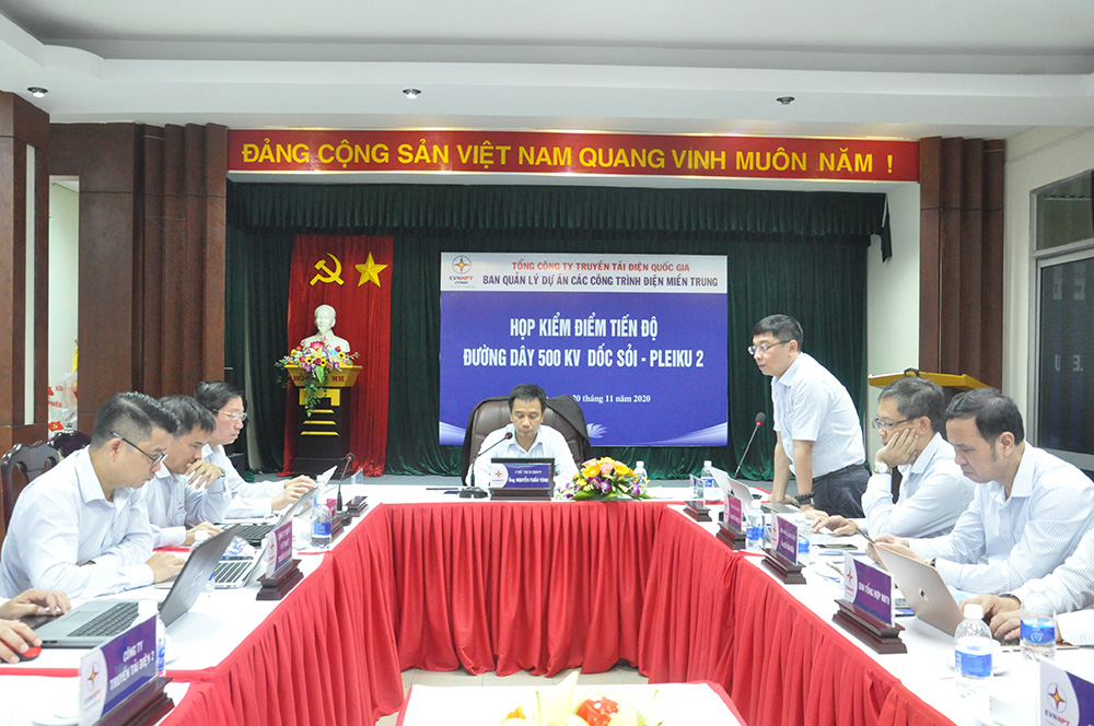 Ông Nguyễn Tuấn Tùng, Chủ tịch HĐTV EVNNPT chủ trì cuộc họp kiểm điểm đường dây 500kV mạch 3 Dốc Sỏi - Pleiku 2