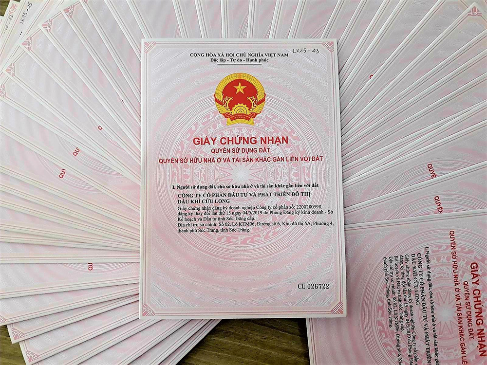 Giấy chứng nhận quyền sử dụng đất và nhà ở gắn liền trên đất tại Mekong Centre đã sẵn sàng để bàn giao cho khách hàng 