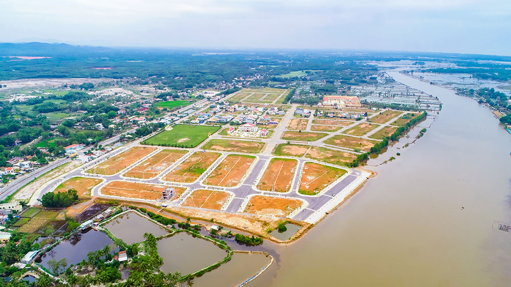 Đất nền Chu Lai Riverside nằm bên sông Trường Giang và QL1A, kết nối tuyến đường ven biển Võ Chí Công