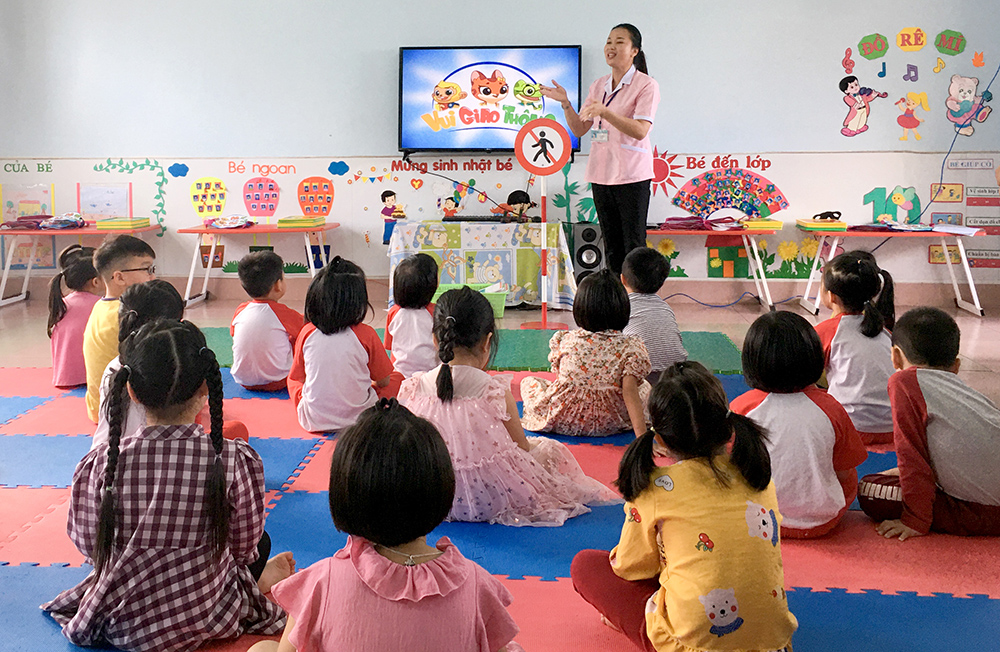 Học sinh Trường mầm non Hoa Hồng, TP Bảo Lộc, Lâm Đồng trong giờ học ATGT