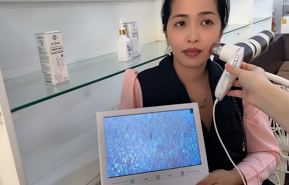 Win Beauty áp dụng công nghệ tiên tiến soi da để khám tình trạng sức khỏe da của các chị em phụ nữ