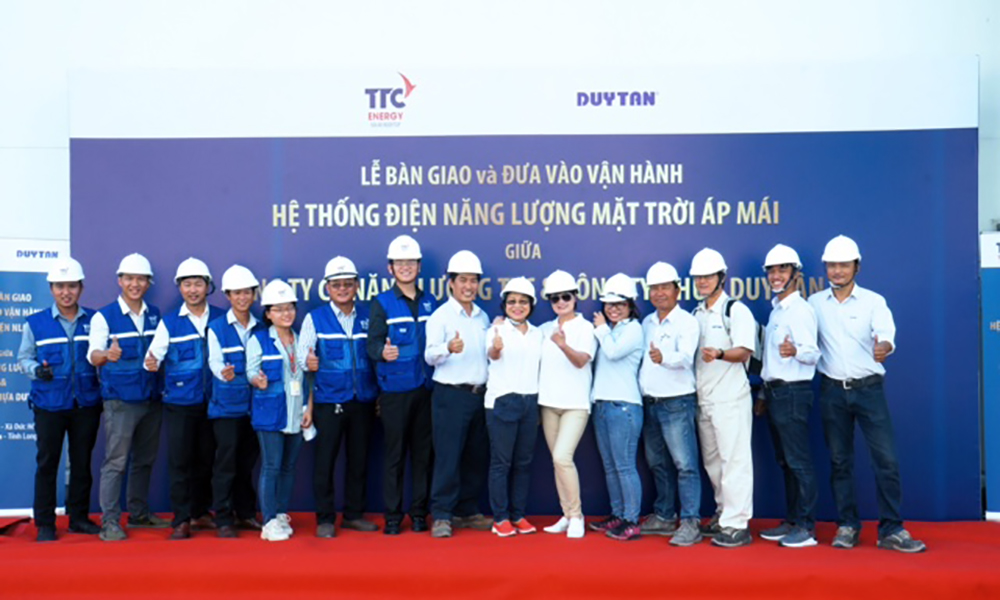 Tháng 12.2020, Công ty CP Năng lượng TTC chính thức bàn giao và đưa vào vận hành hệ thống Điện năng lượng mặt trời mái nhà Duy Tân - Long An