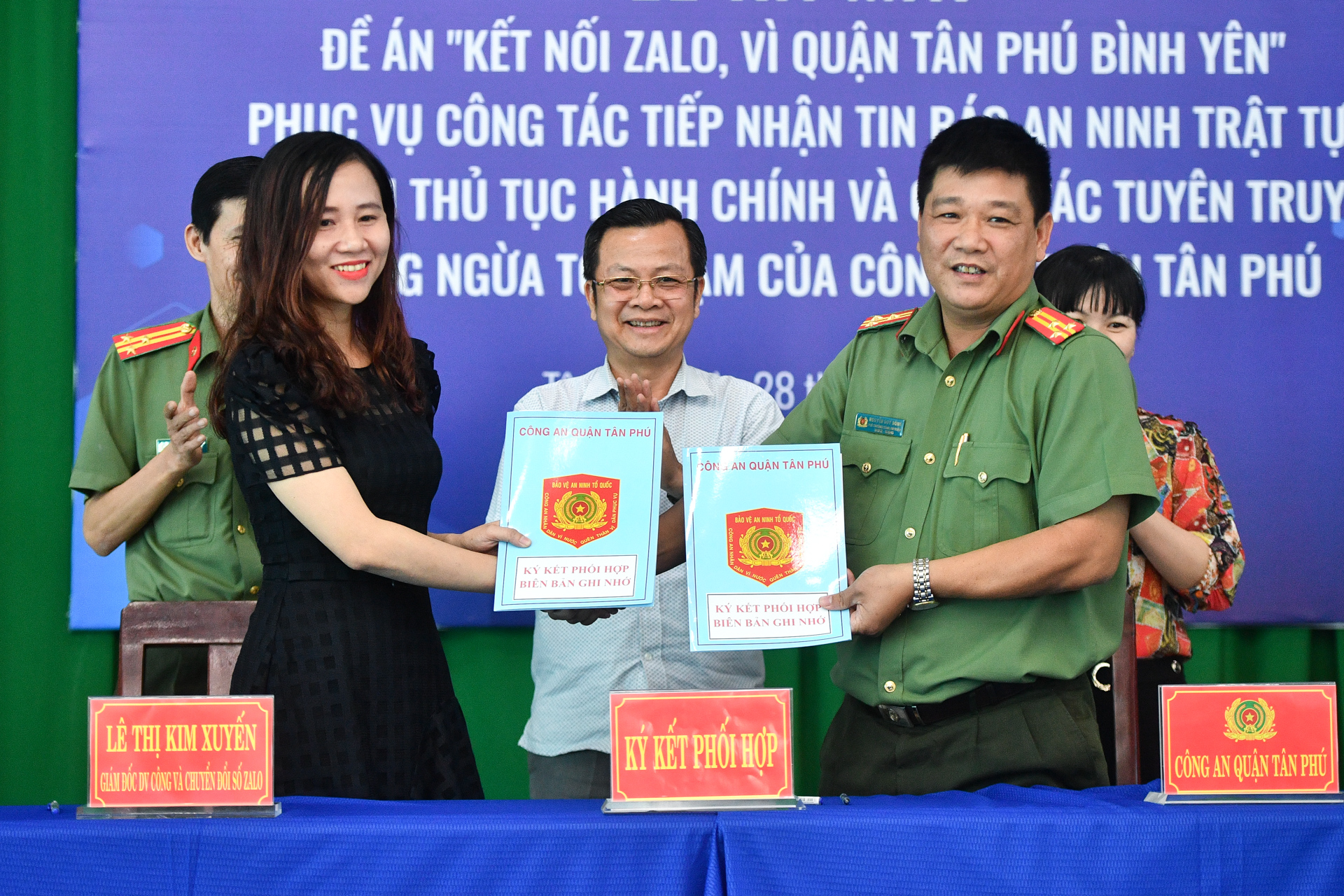 Công an quận Tân Phú và Zalo chính thức ký kết triển khai mô hình Zalo an ninh có ứng dụng chatbot