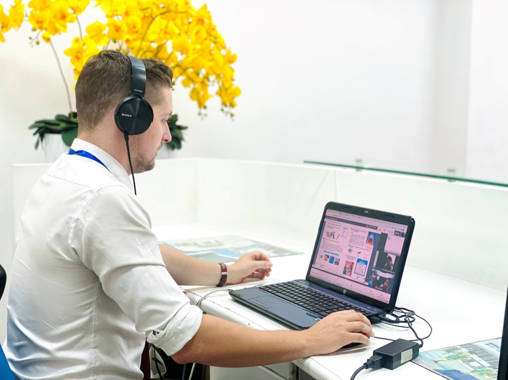 Việc dạy học trực tuyến được giáo viên Việt Nam và giáo viên người nước ngoài áp dụng cả trong Chương trình Việt Nam và Chương trình quốc tế theo đúng thời khóa biểu của từng lớp