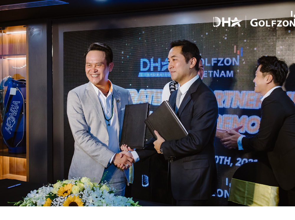 Ông Đặng Hồng Anh - Chủ tịch DHA Corp và đối tác Golfzon tại lễ khai trương DHA Golfzon 