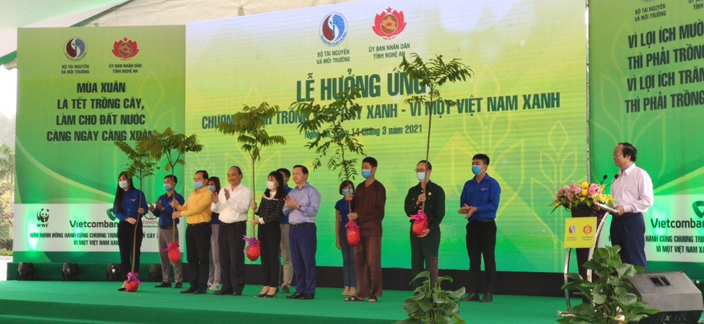 Thủ tướng Nguyễn Xuân Phúc dự lễ hưởng ứng chương trình trồng 1 tỉ cây xanh tại Nghệ An