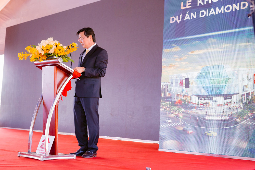 Ông Trần Minh Đức phát biểu tại buổi lễ khởi công