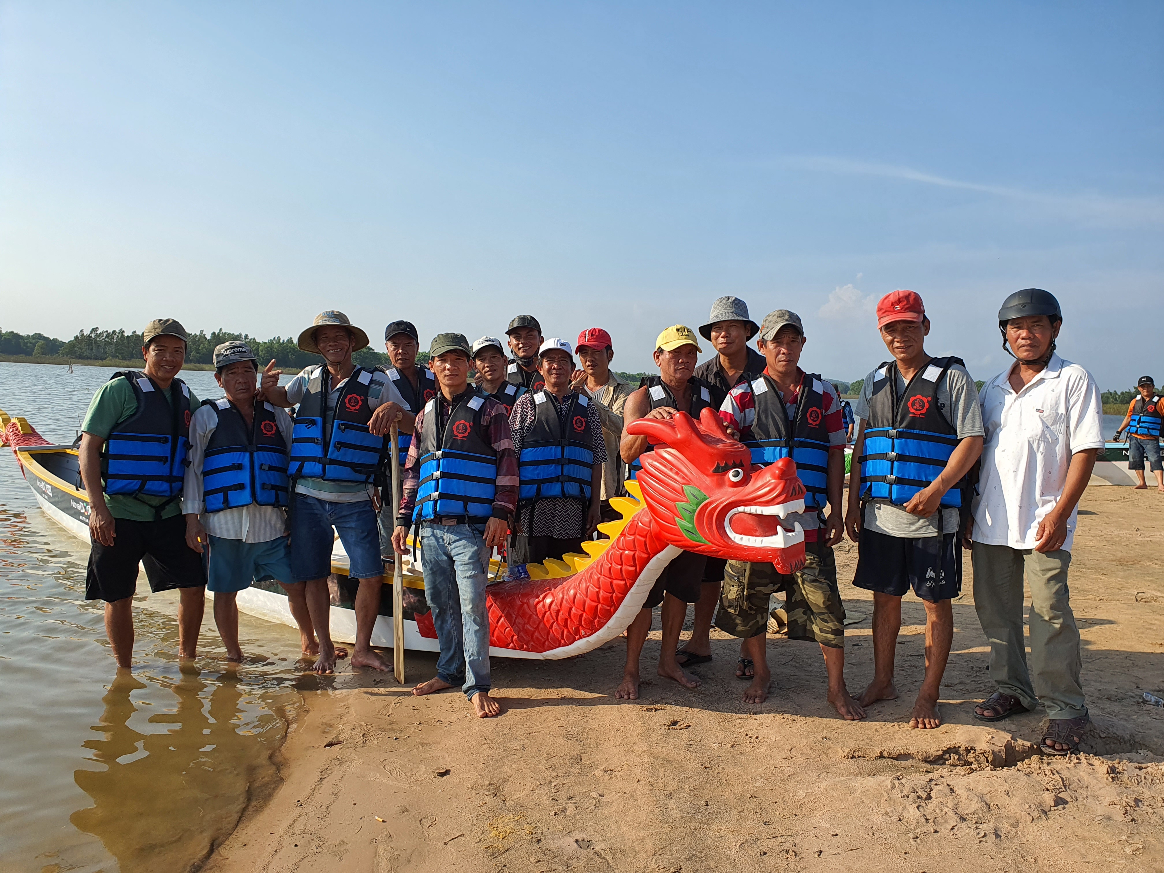 Đội đua thuyền rồng xã Phước Thuận