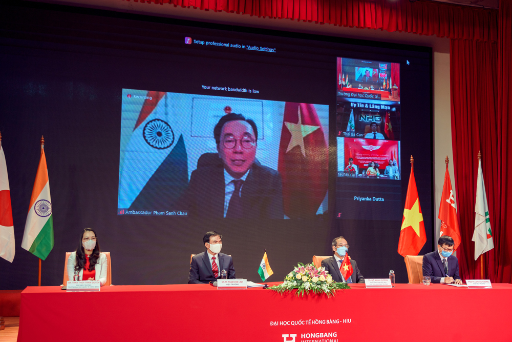 Ông Phạm Sanh Châu phát biểu tại lễ ký kết hợp tác trực tuyến giữa ĐH Quốc tế Hồng Bàng và Công ty Aieraa Overseas Studies (Ấn Độ)