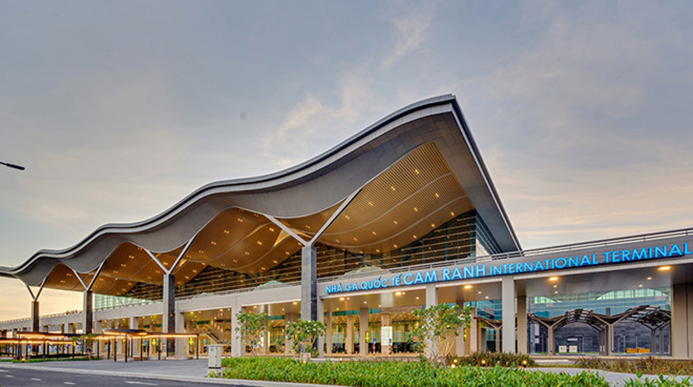 Sân bay Cam Ranh đang được đầu tư mạnh nhằm nâng công suất lên 45 triệu khách năm 2050 - Ảnh: báo Đầu Tư