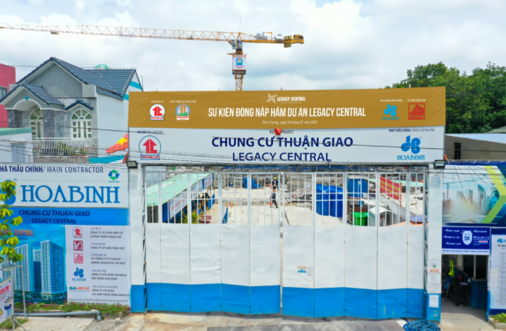 Legacy Central được đảm bảo tiến độ thi công nhanh chóng, hiện đã hoàn thành tầng hầm và thi công lên tầng 1